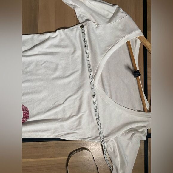 ‎Ou vneck - Picture 2 of 5